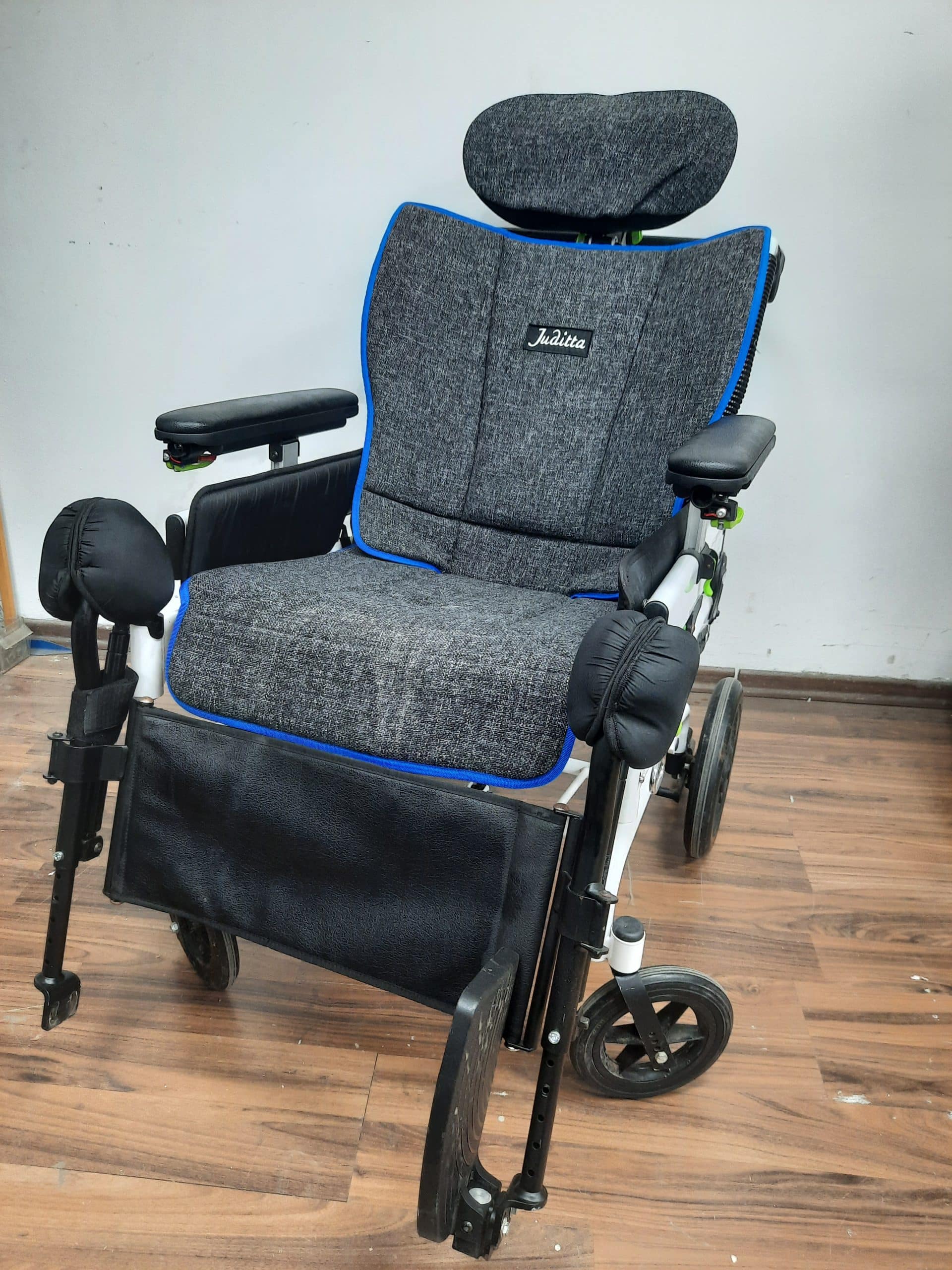 כיסא גלגלים "ספה" חברת Juditta - מאיר רוז מדיקל